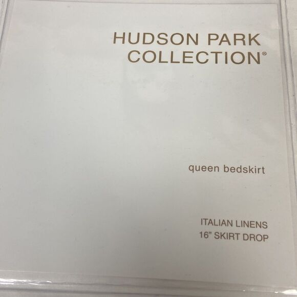 HUDSON PARK COLLECTION Italian Italian Percale Bedskirt. - Picture 2 of 2